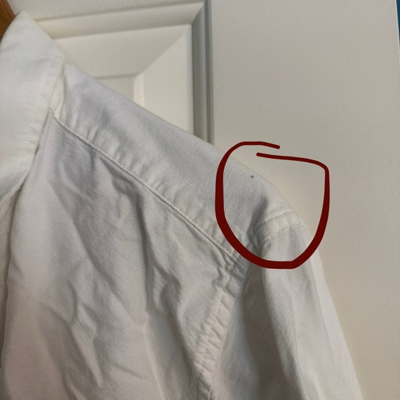 H&M White Shirt with Dark Accent - Picture 5 of 5